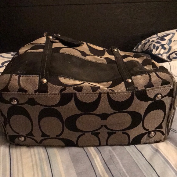 Black/grey signature coach shoulder bag - Picture 1 of 8